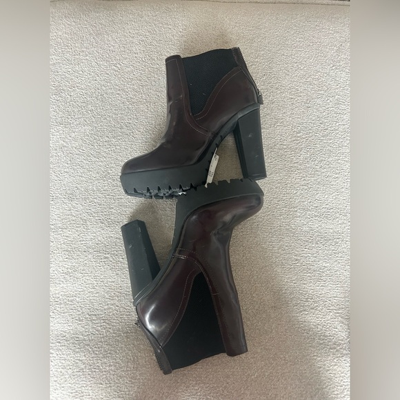 Steve Madden, Burgundy, Amandaa Heeled Boots, size 9.5 - Picture 3 of 5